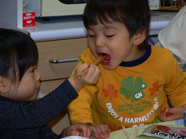 �Z��ł�������H�ׂ����Ă����Ă���ʐ^